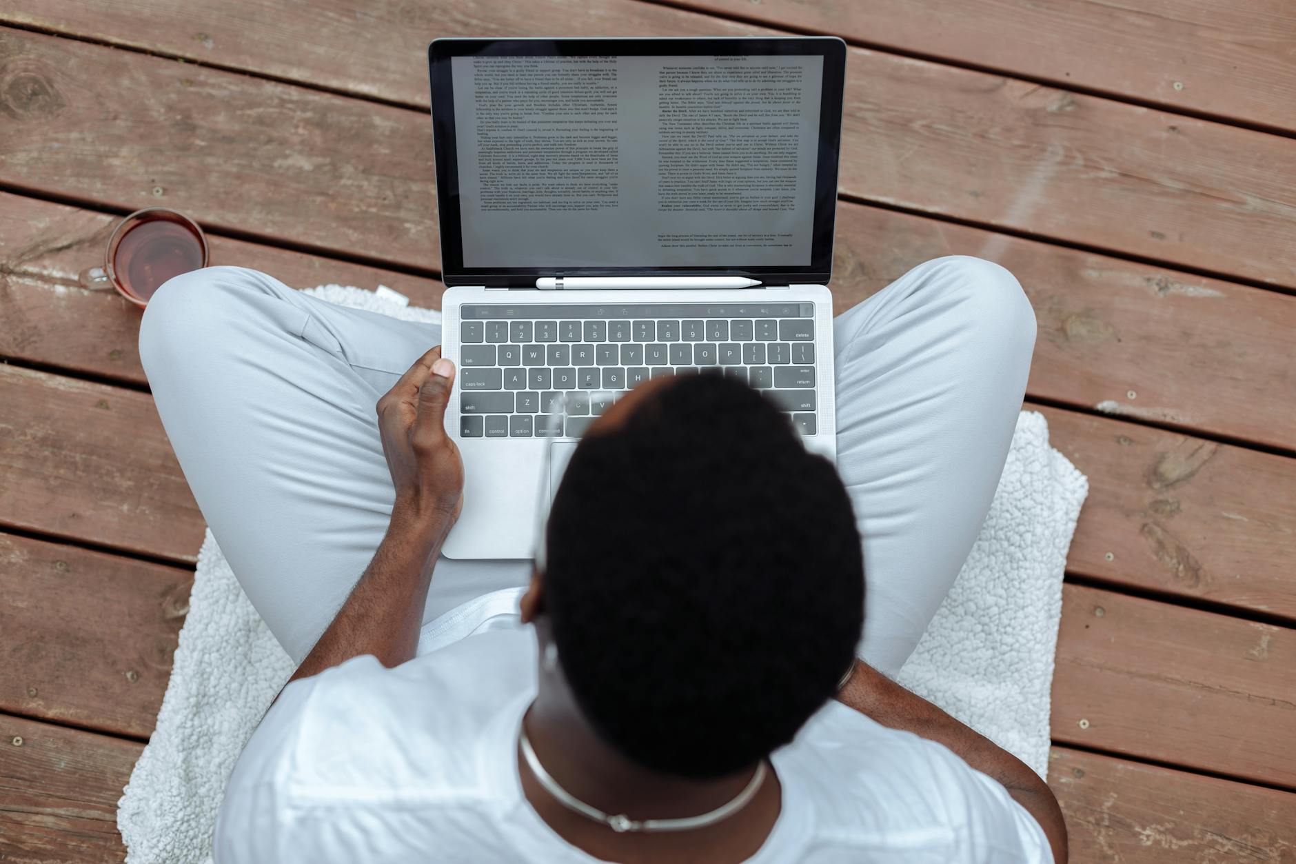 Remote Work Travel Reddit (2026 Guide)